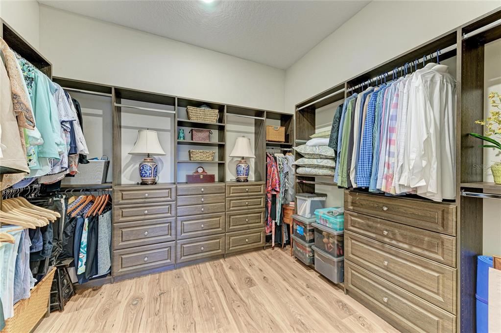 For Sale: $799,000 (3 beds, 3 baths, 2406 Square Feet)