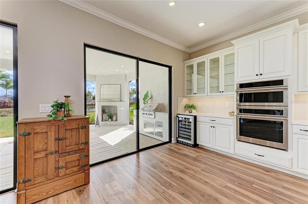 For Sale: $799,000 (3 beds, 3 baths, 2406 Square Feet)