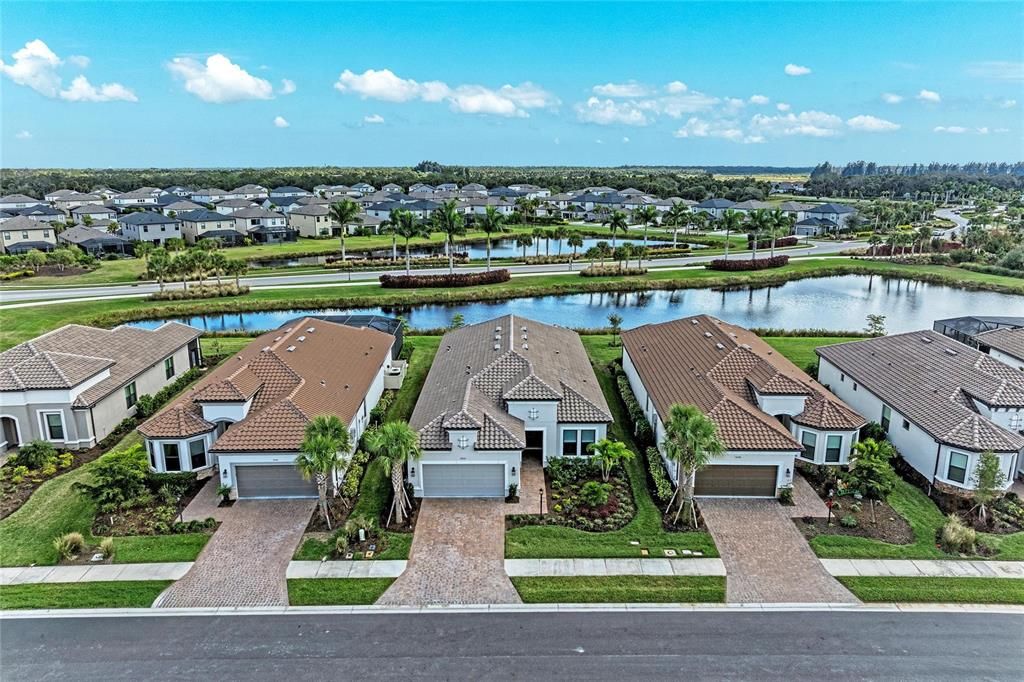 For Sale: $799,000 (3 beds, 3 baths, 2406 Square Feet)