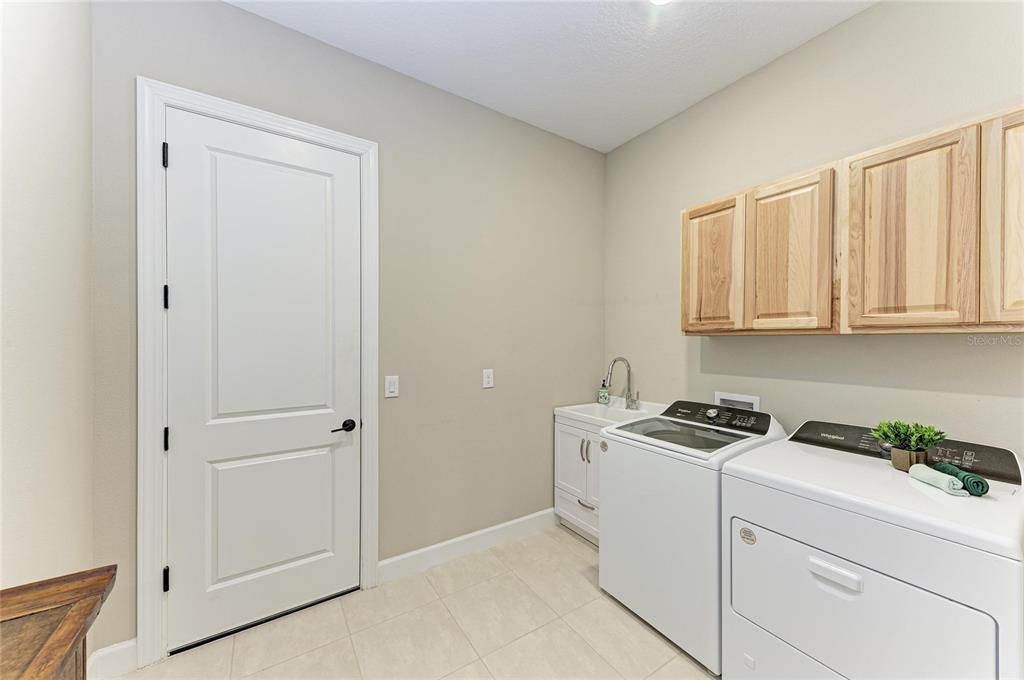 For Sale: $799,000 (3 beds, 3 baths, 2406 Square Feet)