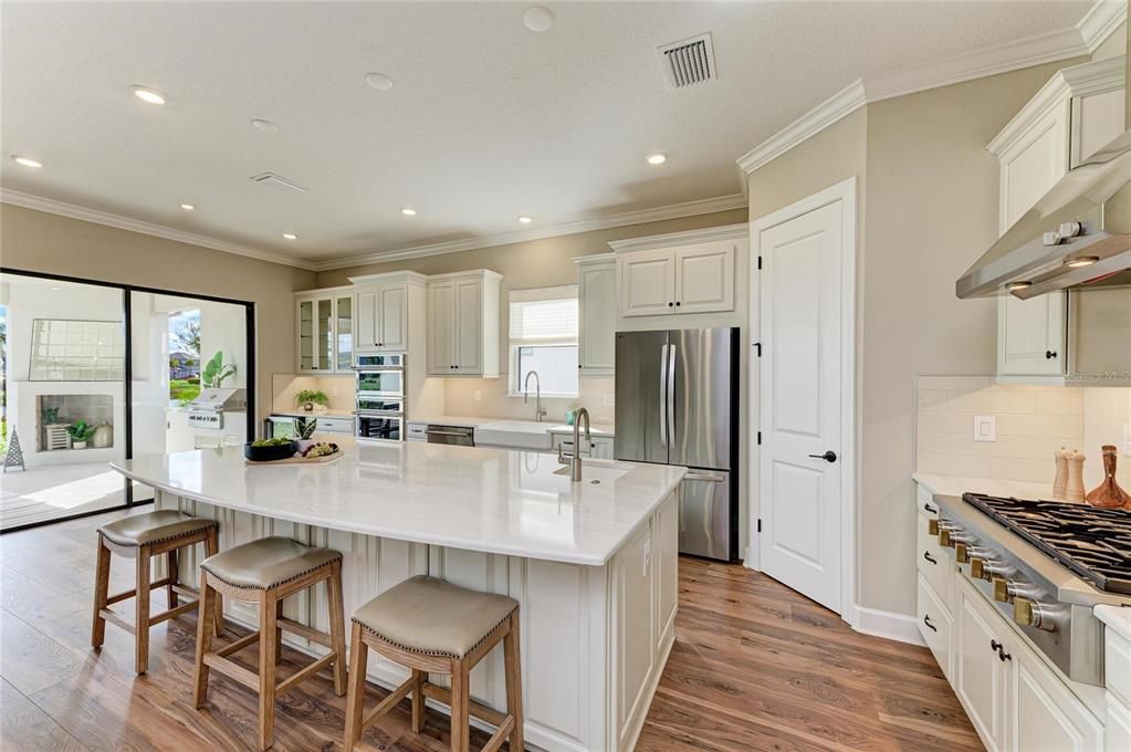 For Sale: $799,000 (3 beds, 3 baths, 2406 Square Feet)