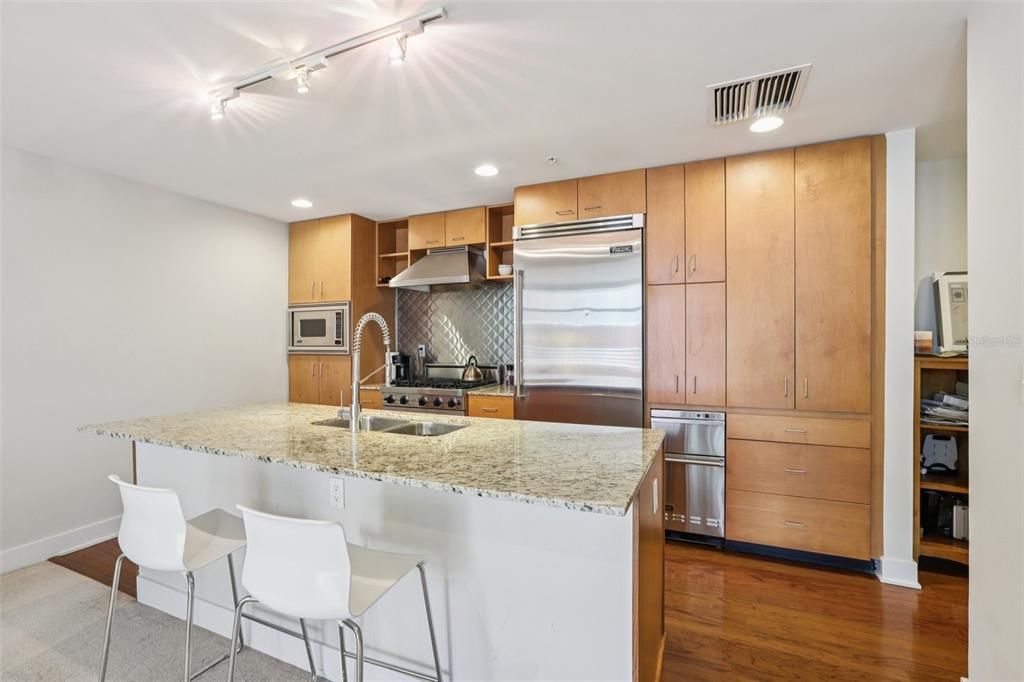 На продажу: $329,900 (1 спален, 1 ванн, 750 Квадратных фут)