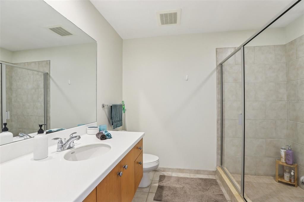 На продажу: $329,900 (1 спален, 1 ванн, 750 Квадратных фут)