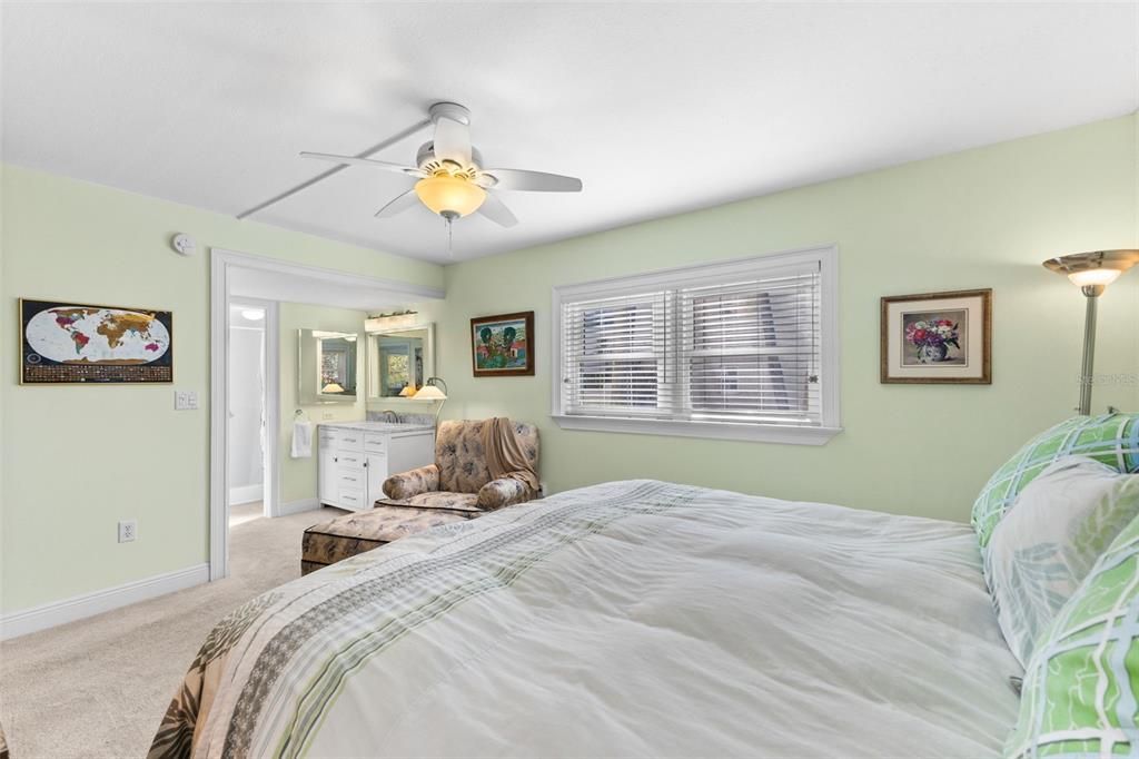 For Sale: $219,950 (2 beds, 2 baths, 1110 Square Feet)