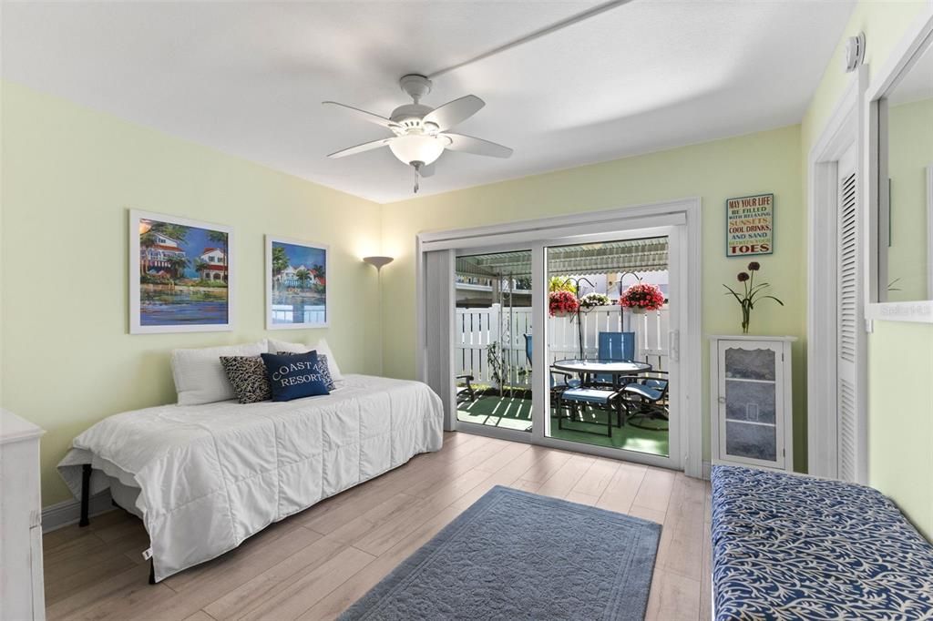 For Sale: $219,950 (2 beds, 2 baths, 1110 Square Feet)