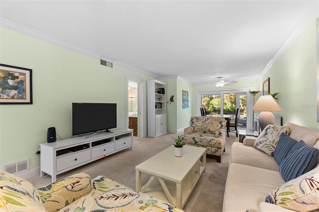 For Sale: $219,950 (2 beds, 2 baths, 1110 Square Feet)