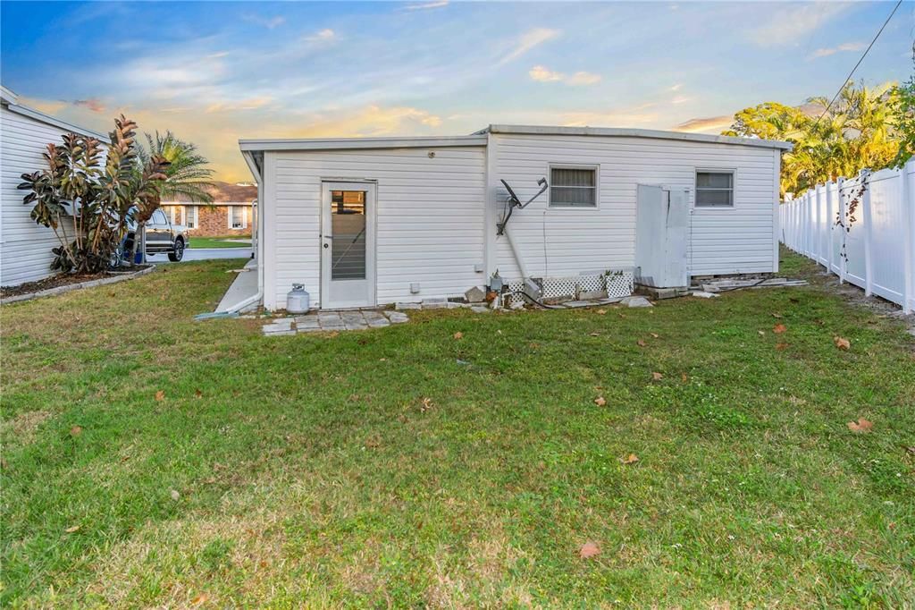 For Sale: $150,000 (2 beds, 2 baths, 800 Square Feet)