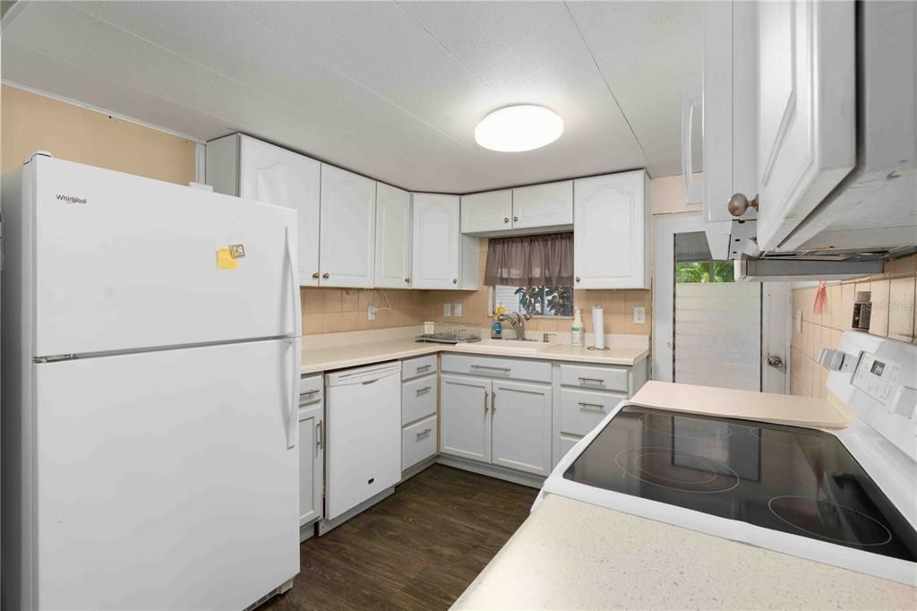 For Sale: $150,000 (2 beds, 2 baths, 800 Square Feet)