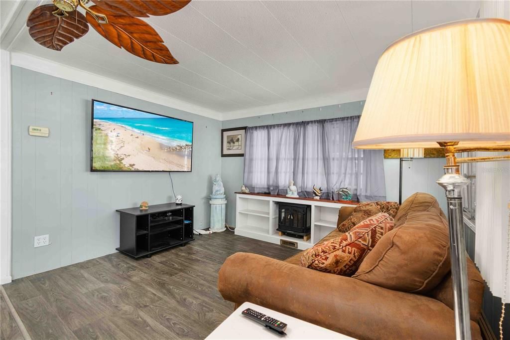 For Sale: $150,000 (2 beds, 2 baths, 800 Square Feet)