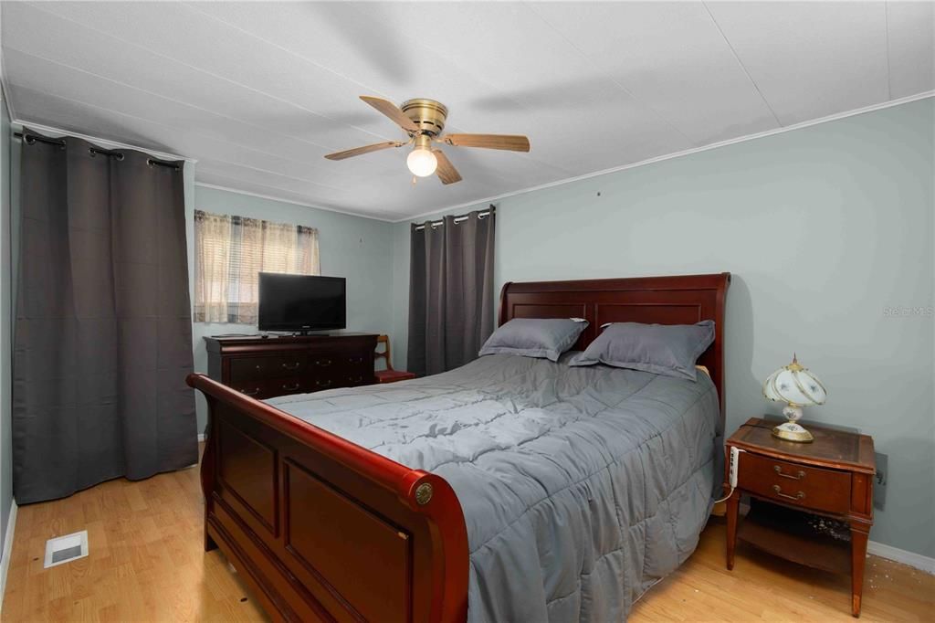 For Sale: $150,000 (2 beds, 2 baths, 800 Square Feet)