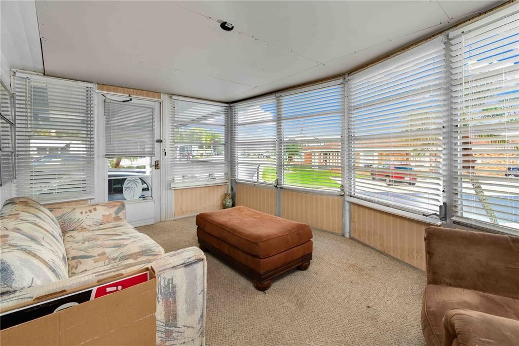 For Sale: $150,000 (2 beds, 2 baths, 800 Square Feet)