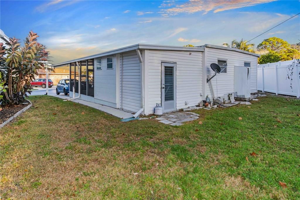 For Sale: $150,000 (2 beds, 2 baths, 800 Square Feet)