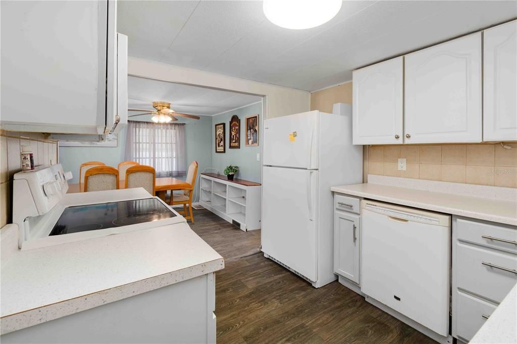 For Sale: $150,000 (2 beds, 2 baths, 800 Square Feet)
