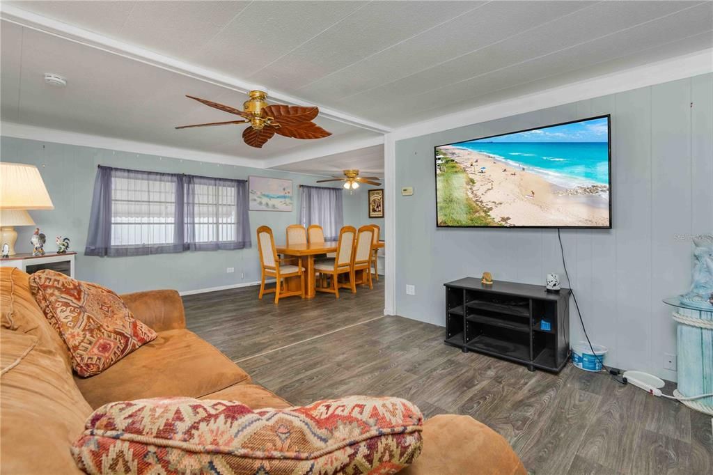 For Sale: $150,000 (2 beds, 2 baths, 800 Square Feet)