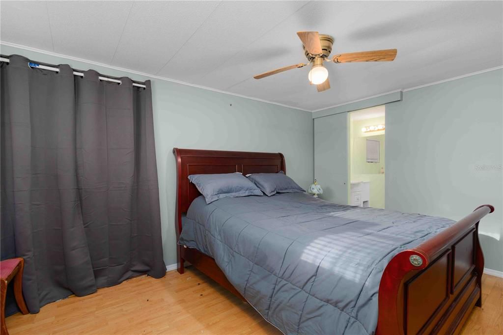 For Sale: $150,000 (2 beds, 2 baths, 800 Square Feet)