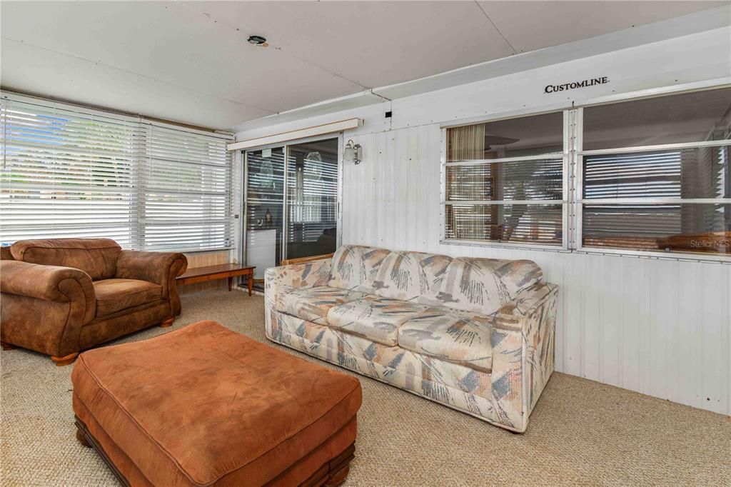 For Sale: $150,000 (2 beds, 2 baths, 800 Square Feet)