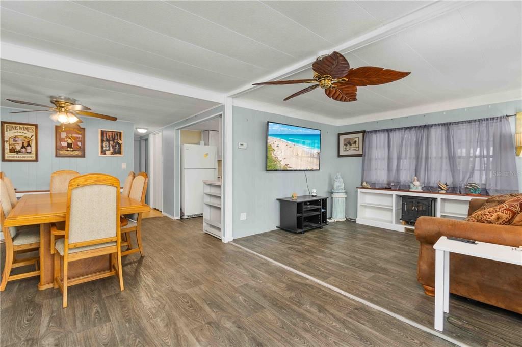 For Sale: $150,000 (2 beds, 2 baths, 800 Square Feet)