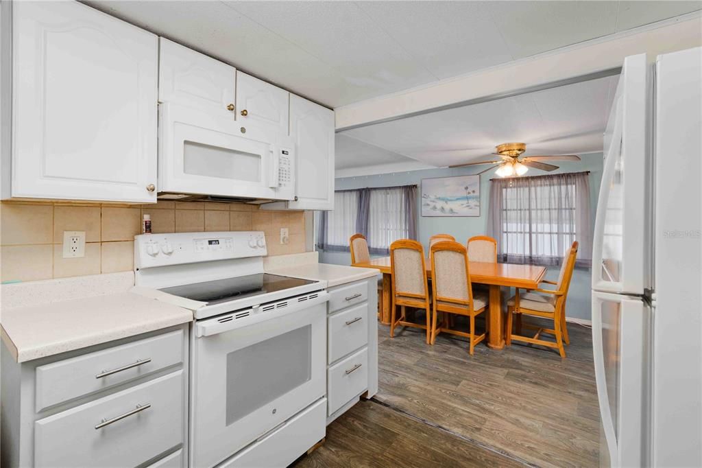 For Sale: $150,000 (2 beds, 2 baths, 800 Square Feet)