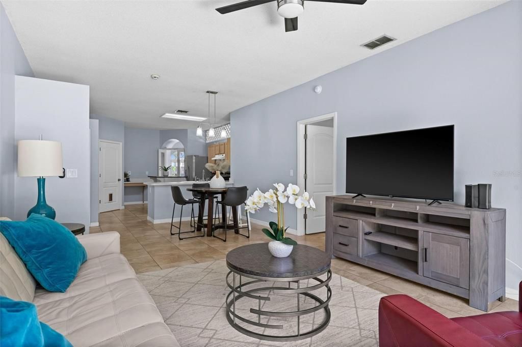 En Venta: $445,000 (4 camas, 2 baños, 1806 Pies cuadrados)