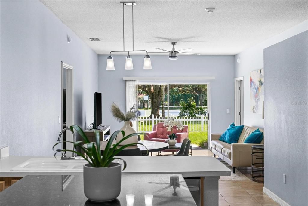 En Venta: $445,000 (4 camas, 2 baños, 1806 Pies cuadrados)