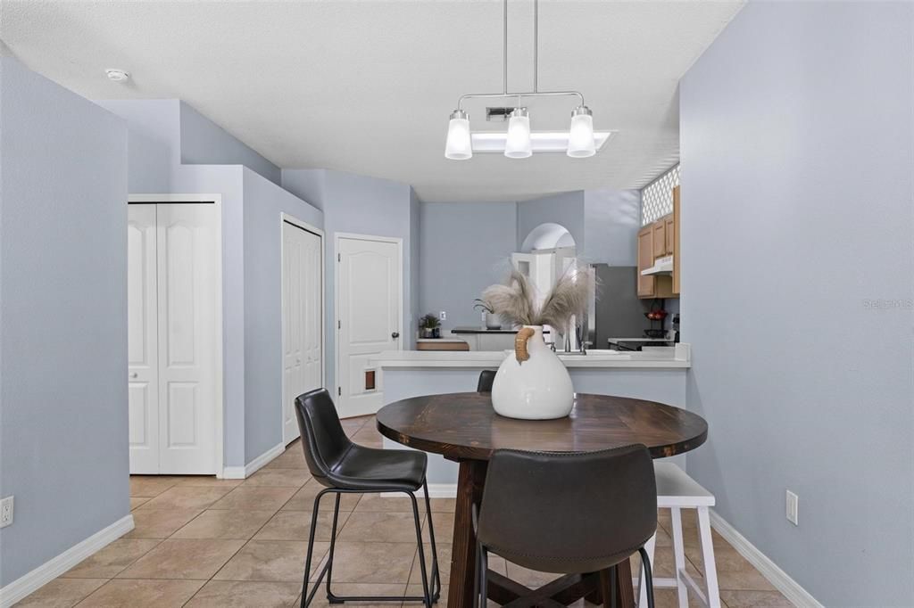 En Venta: $445,000 (4 camas, 2 baños, 1806 Pies cuadrados)