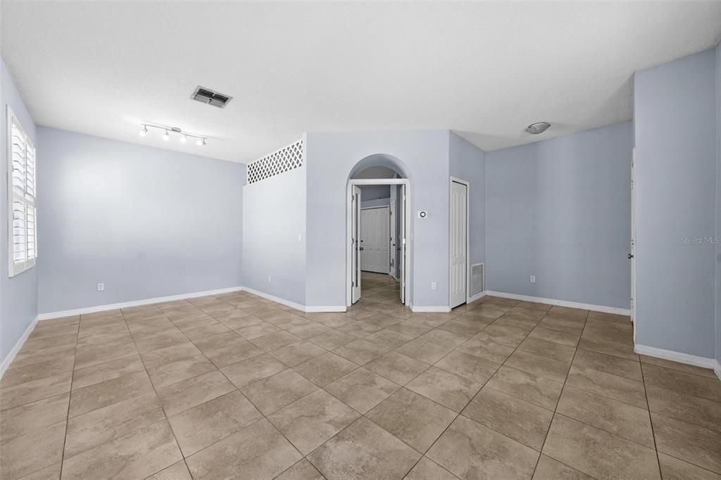 En Venta: $445,000 (4 camas, 2 baños, 1806 Pies cuadrados)