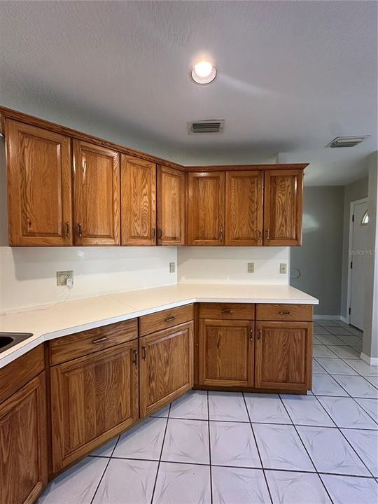 For Sale: $425,000 (5 beds, 4 baths, 2853 Square Feet)