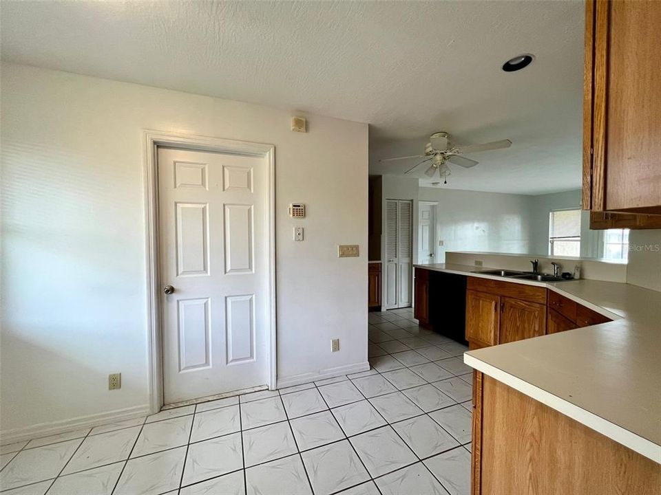 For Sale: $425,000 (5 beds, 4 baths, 2853 Square Feet)