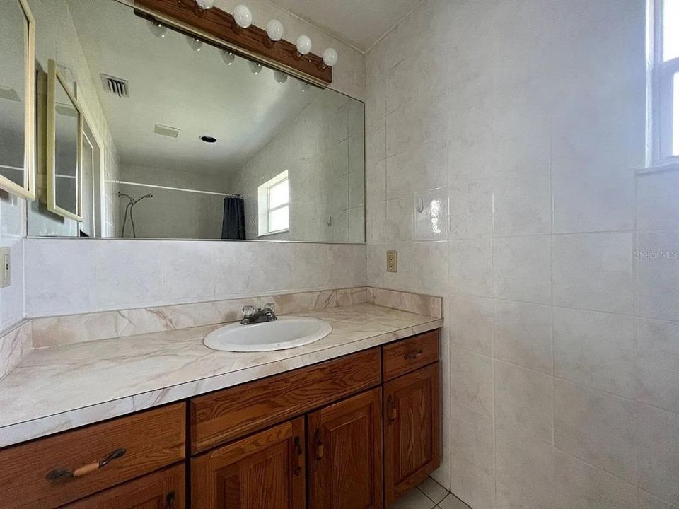 For Sale: $425,000 (5 beds, 4 baths, 2853 Square Feet)