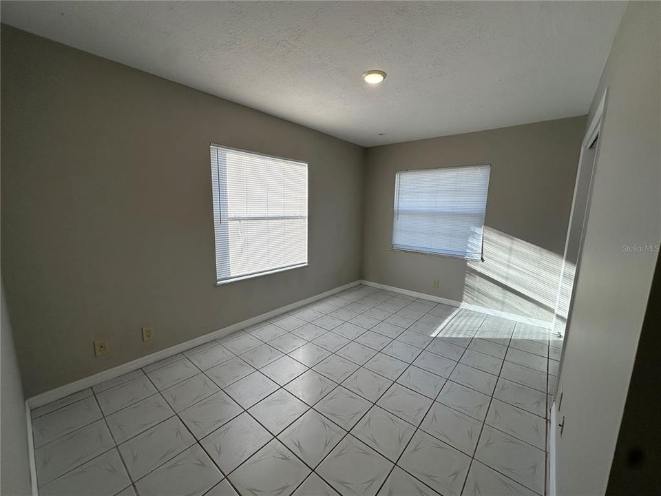 For Sale: $425,000 (5 beds, 4 baths, 2853 Square Feet)