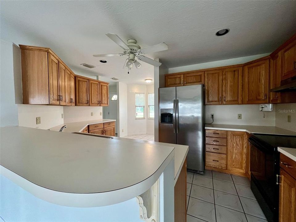 For Sale: $425,000 (5 beds, 4 baths, 2853 Square Feet)