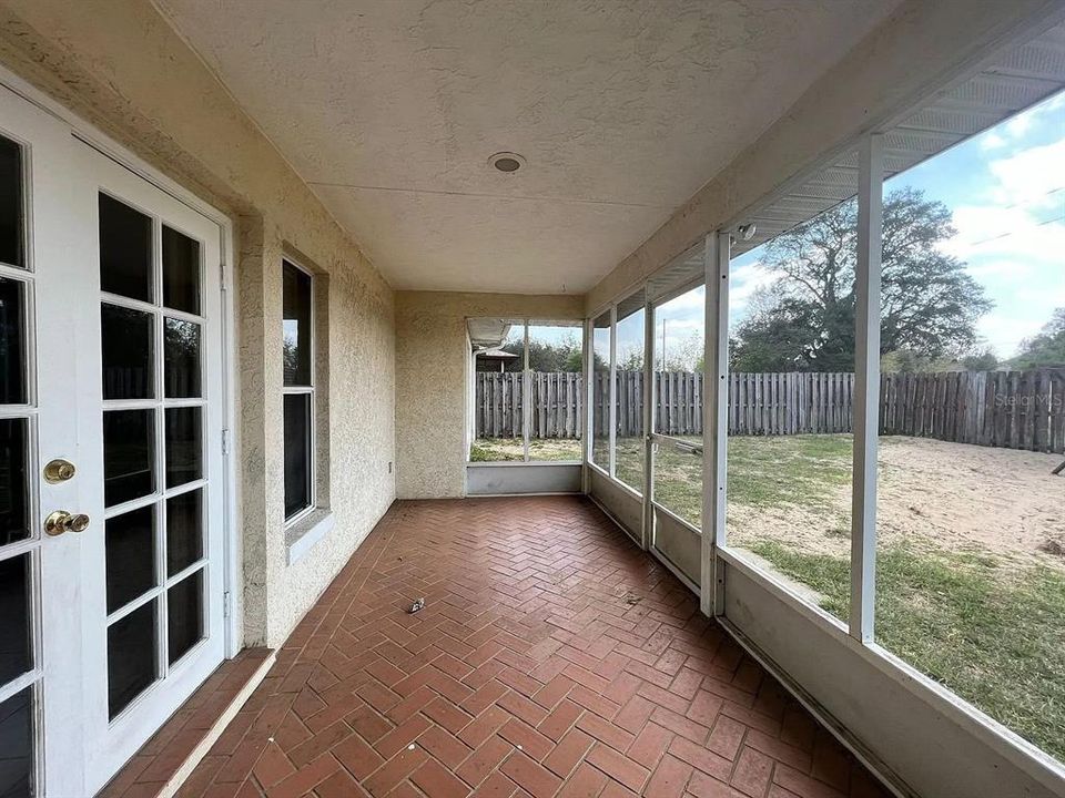 For Sale: $425,000 (5 beds, 4 baths, 2853 Square Feet)