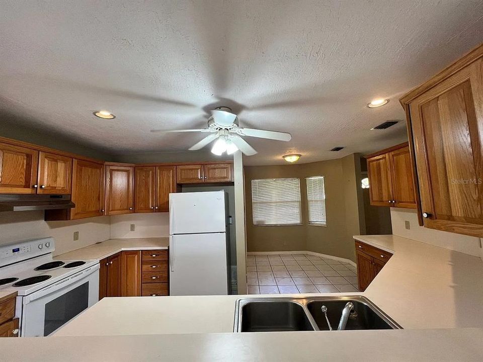 For Sale: $425,000 (5 beds, 4 baths, 2853 Square Feet)