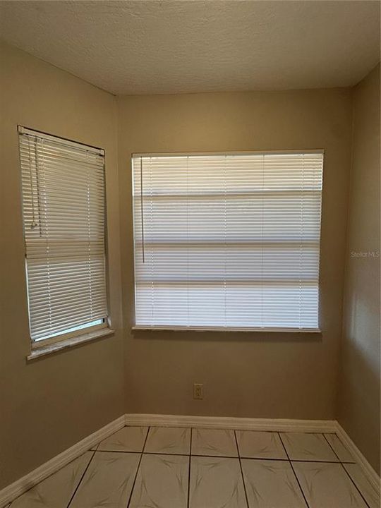 For Sale: $425,000 (5 beds, 4 baths, 2853 Square Feet)