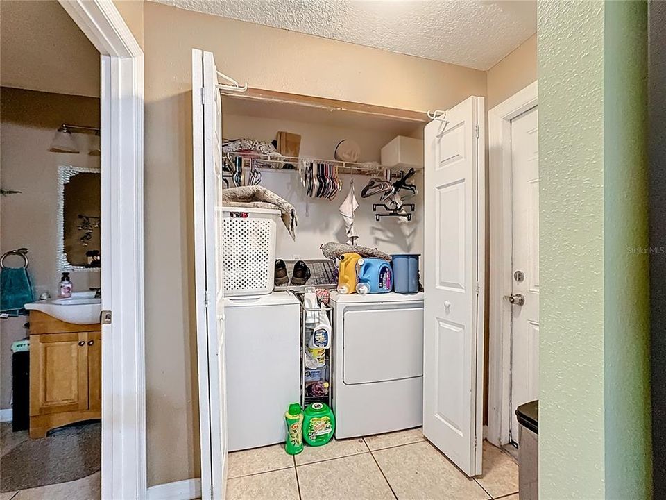 На продажу: $385,000 (4 спален, 2 ванн, 1605 Квадратных фут)