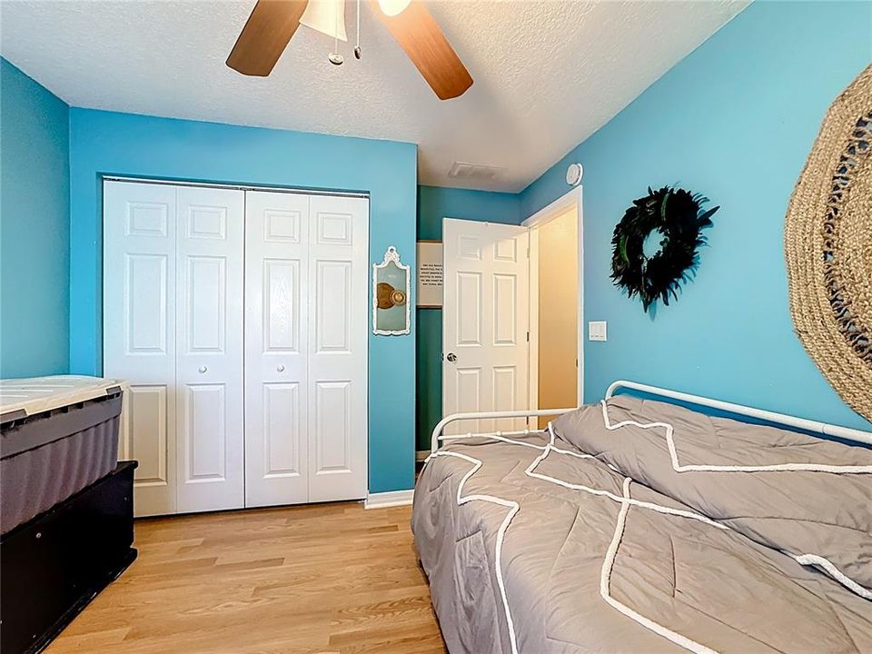 На продажу: $385,000 (4 спален, 2 ванн, 1605 Квадратных фут)