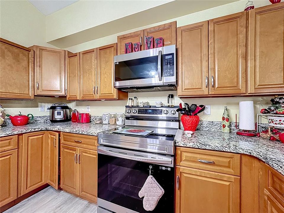 На продажу: $385,000 (4 спален, 2 ванн, 1605 Квадратных фут)