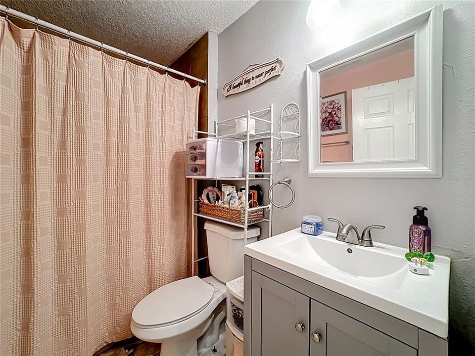 На продажу: $385,000 (4 спален, 2 ванн, 1605 Квадратных фут)