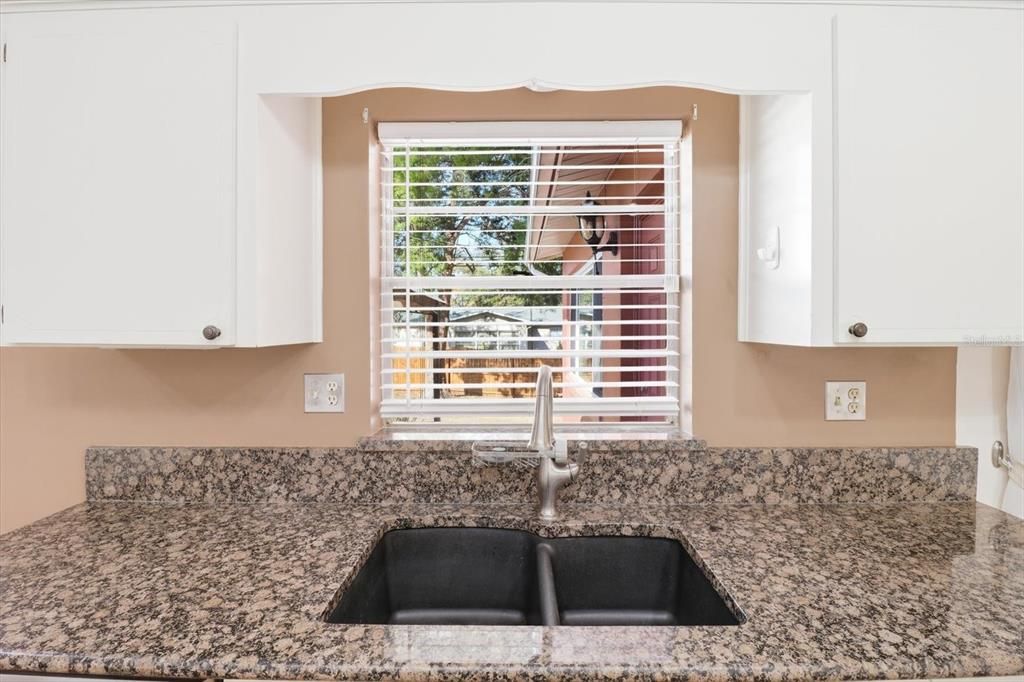 For Sale: $230,000 (2 beds, 2 baths, 1526 Square Feet)