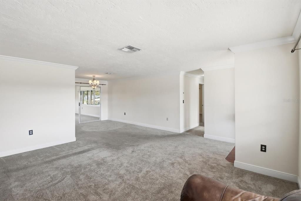 For Sale: $230,000 (2 beds, 2 baths, 1526 Square Feet)