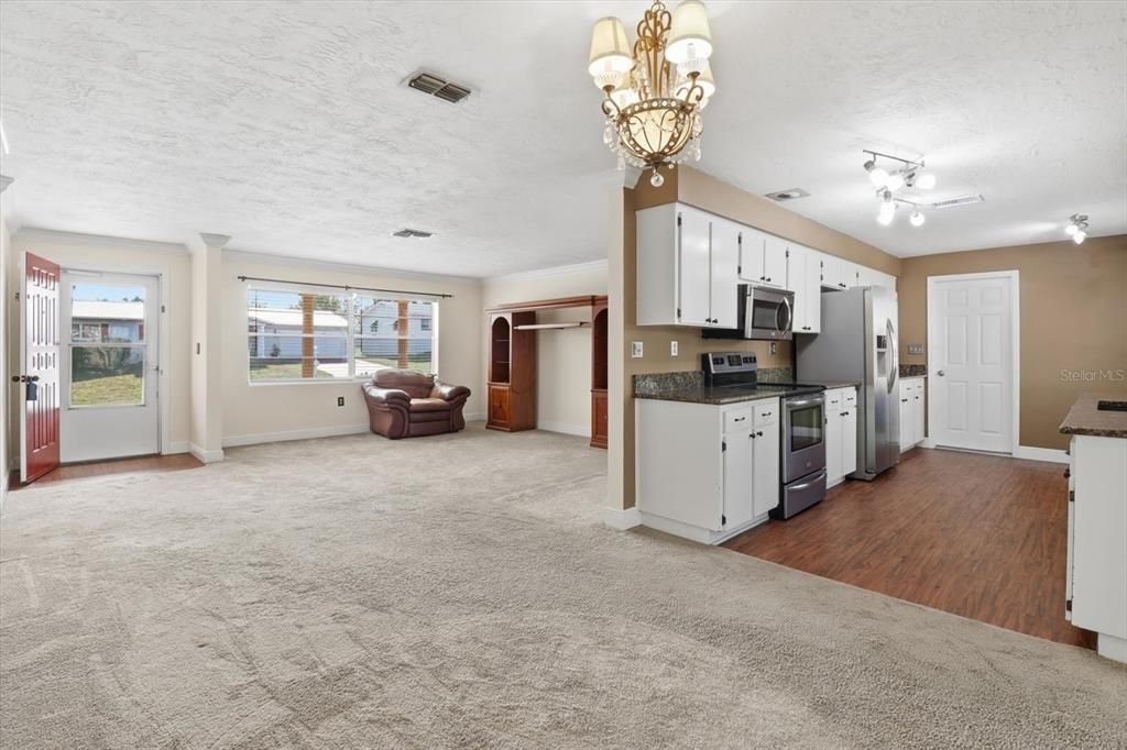 For Sale: $230,000 (2 beds, 2 baths, 1526 Square Feet)