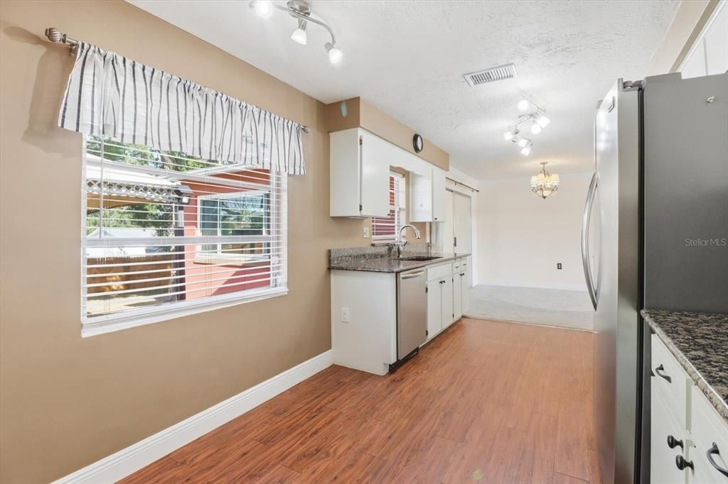 For Sale: $230,000 (2 beds, 2 baths, 1526 Square Feet)