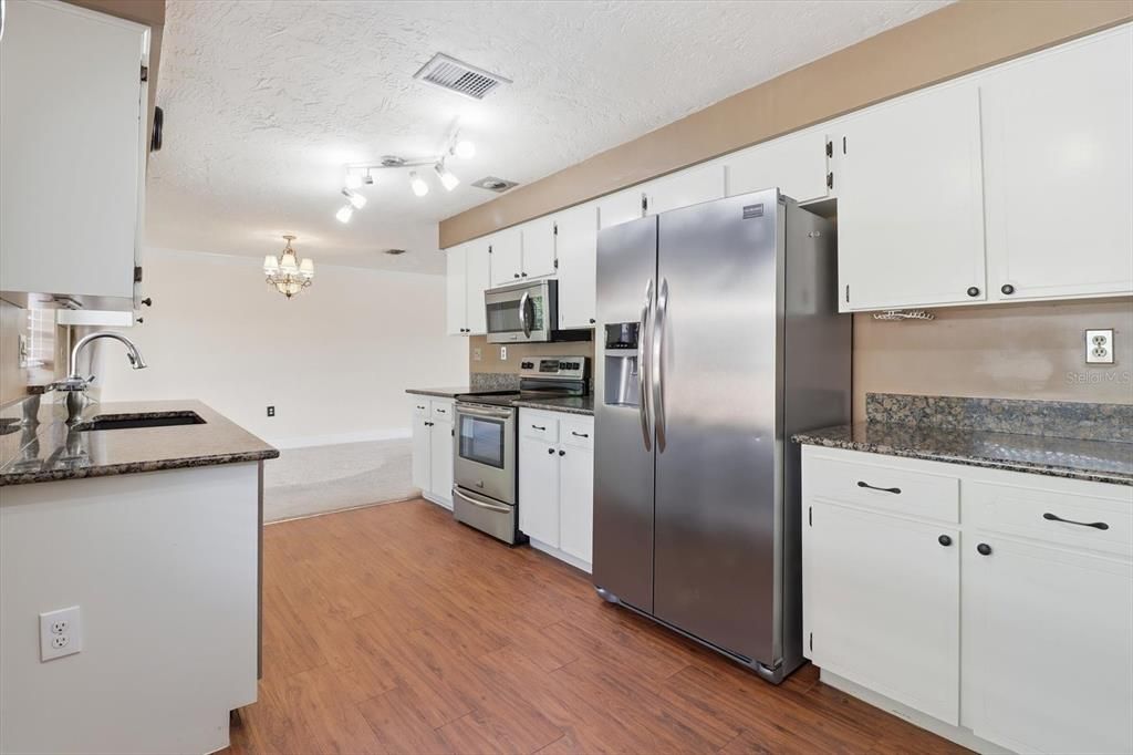 For Sale: $230,000 (2 beds, 2 baths, 1526 Square Feet)