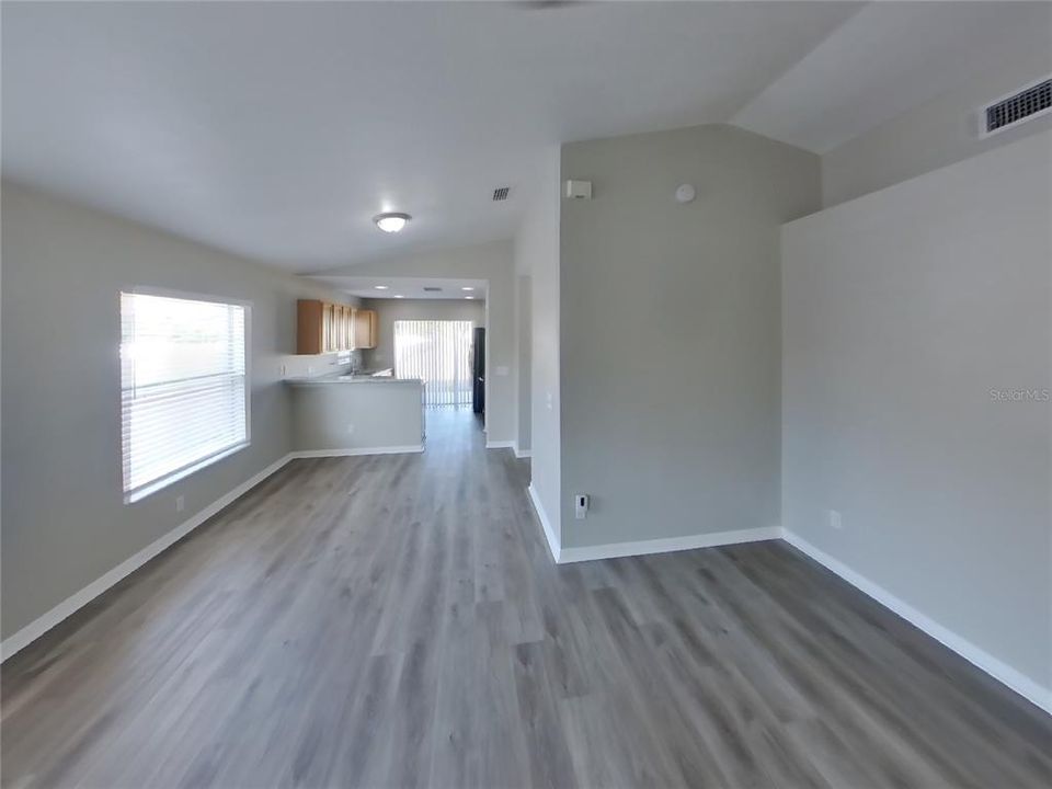 出租: $2,149 (4 贝兹, 2 浴室, 1400 平方英尺)