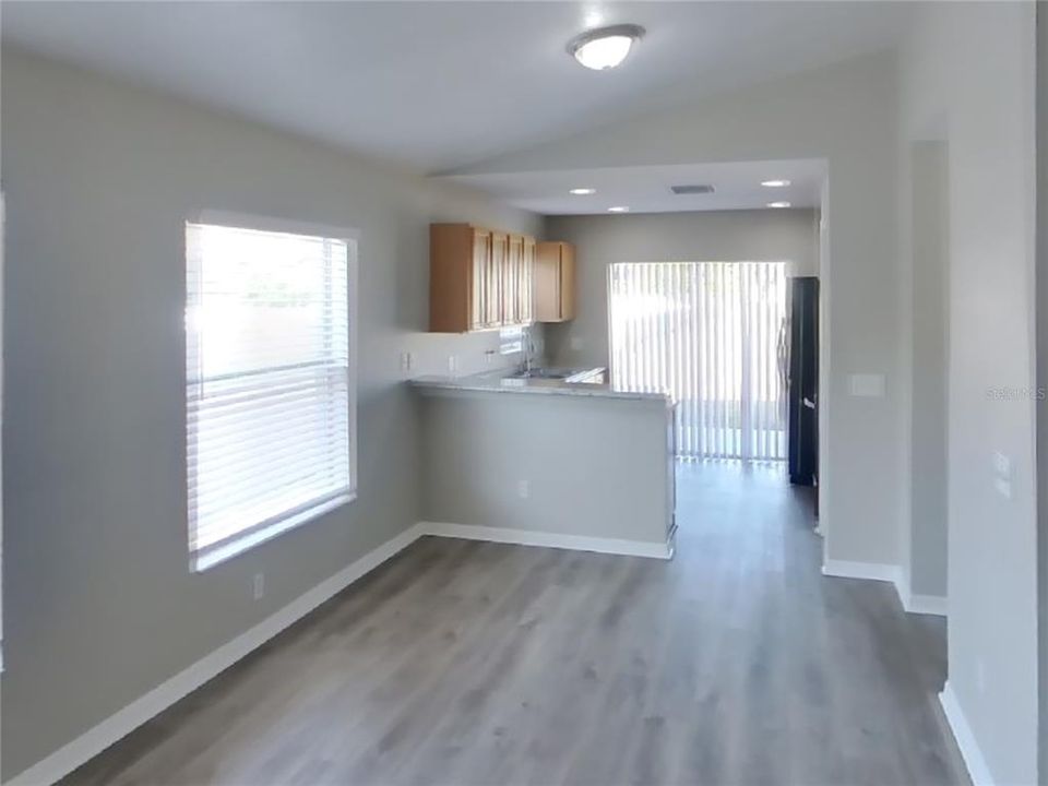 出租: $2,149 (4 贝兹, 2 浴室, 1400 平方英尺)