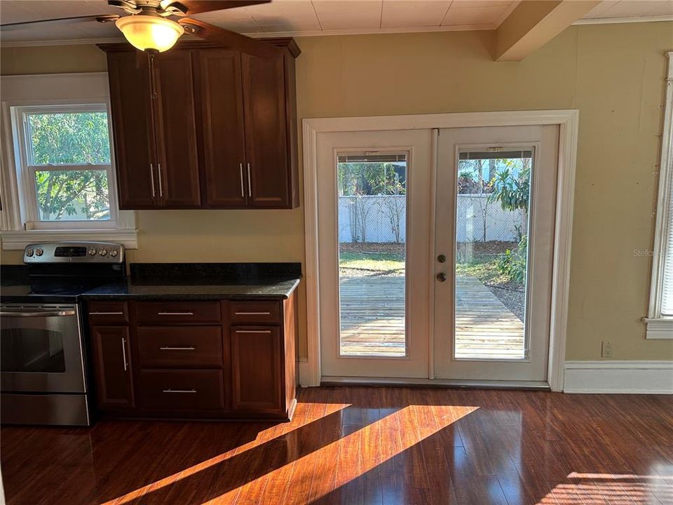 For Rent: $2,775 (2 beds, 1 baths, 1116 Square Feet)