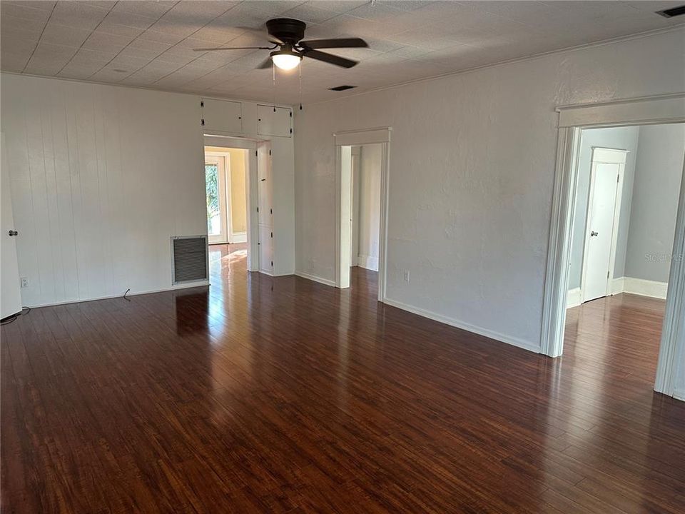 For Rent: $2,775 (2 beds, 1 baths, 1116 Square Feet)