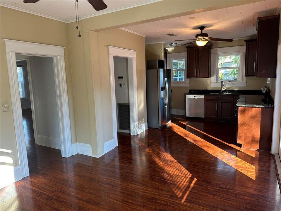 For Rent: $2,775 (2 beds, 1 baths, 1116 Square Feet)