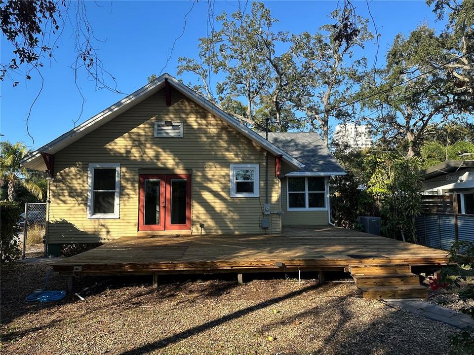 For Rent: $2,775 (2 beds, 1 baths, 1116 Square Feet)