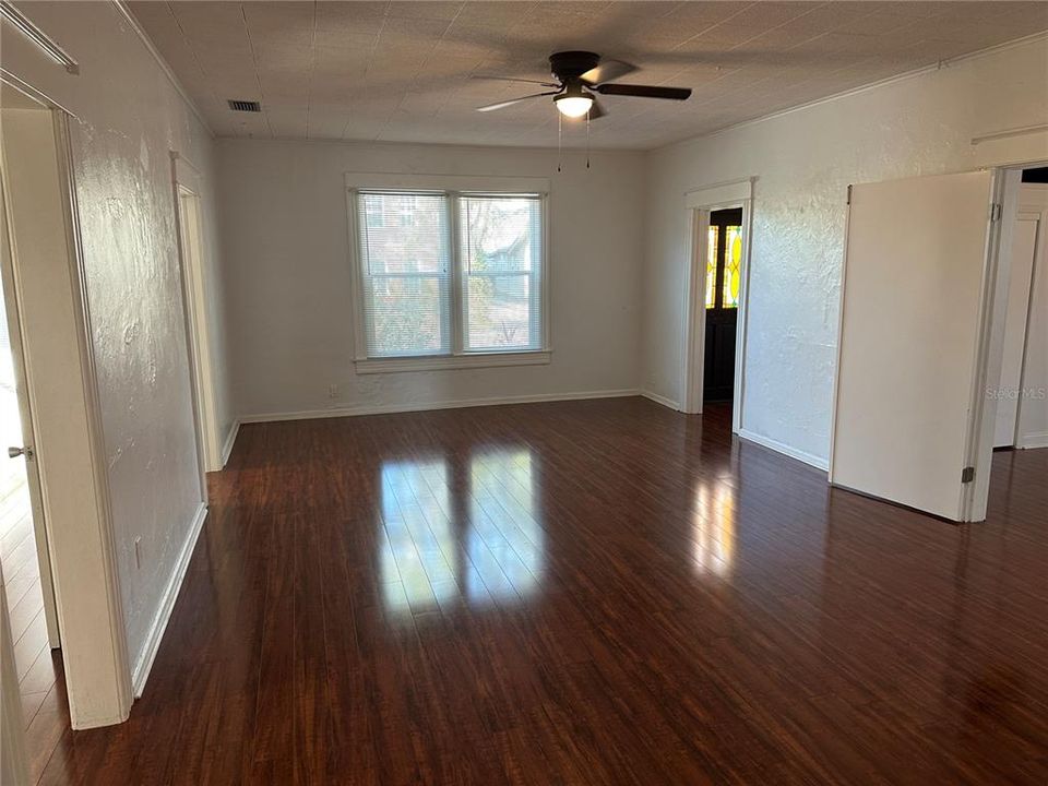 For Rent: $2,775 (2 beds, 1 baths, 1116 Square Feet)